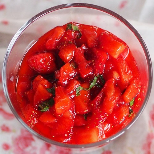 Mousse aux fraises en verrine, base de bavarois aux fruits