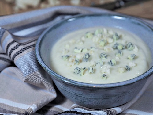 Creamy Cauliflower Soup with Pear and French Blue Cheese