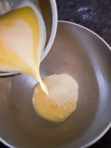 beurre chauffé pour la pâte à gaufre