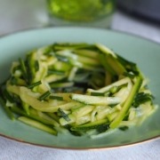 Crudités courgettes marinées à l’huile d’olive et au citron
