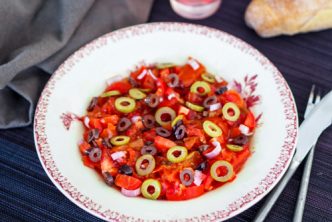 salade de tomates fraîches et tomates provençales