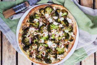 pizza végétarienne au brocoli et feta