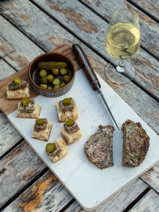 paté French delis served on bread with pickles
