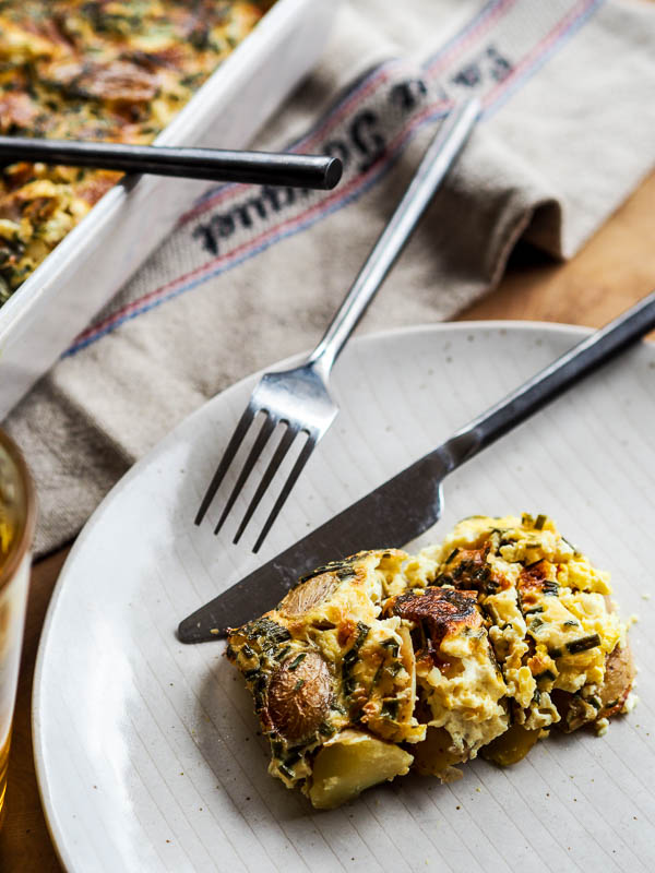 Une part de gratin au pommes de terres au safran, bien savoureux et chaud
