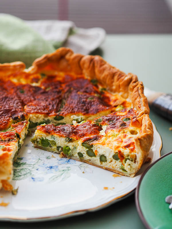 french quiche made with green peas and asparagus