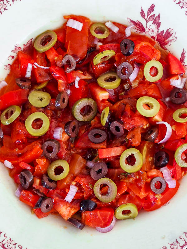 Une salade bien rafraîchissante à la tomates cru provençale