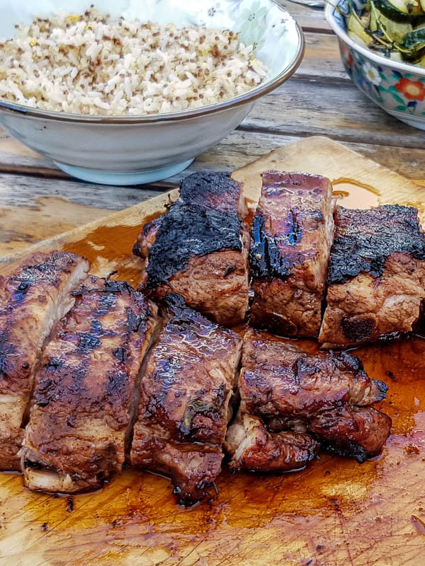 Du porc mariné à la sauce bbq avec une cuisson parfaite prêt à être servi