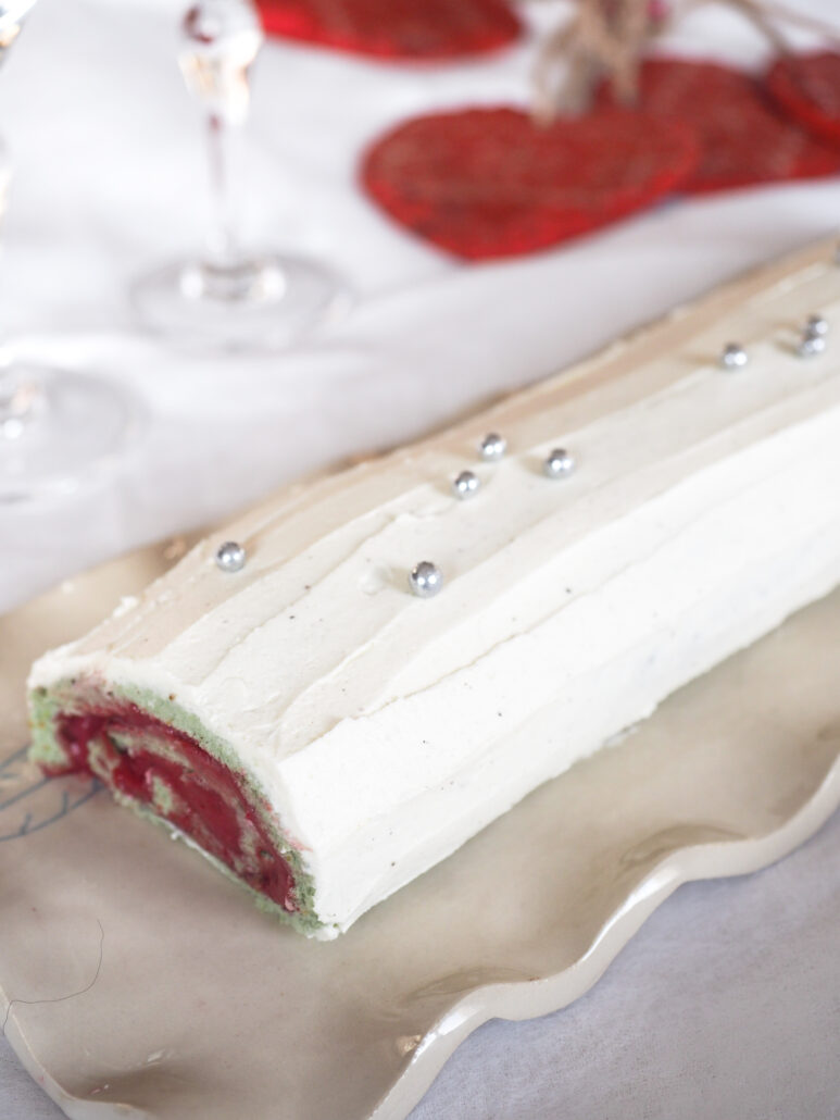 Une belle buche pistache framboise