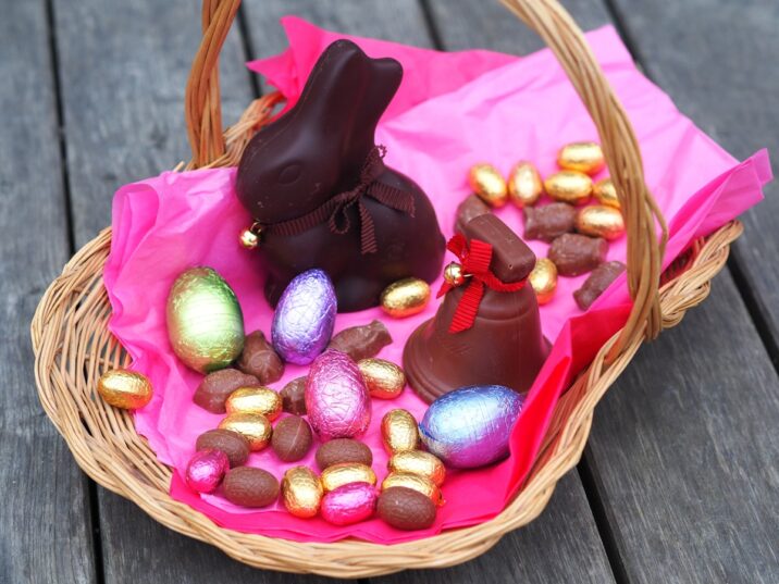 Origin of easter tradition why we eat chocolate eggs, belles and rabbits