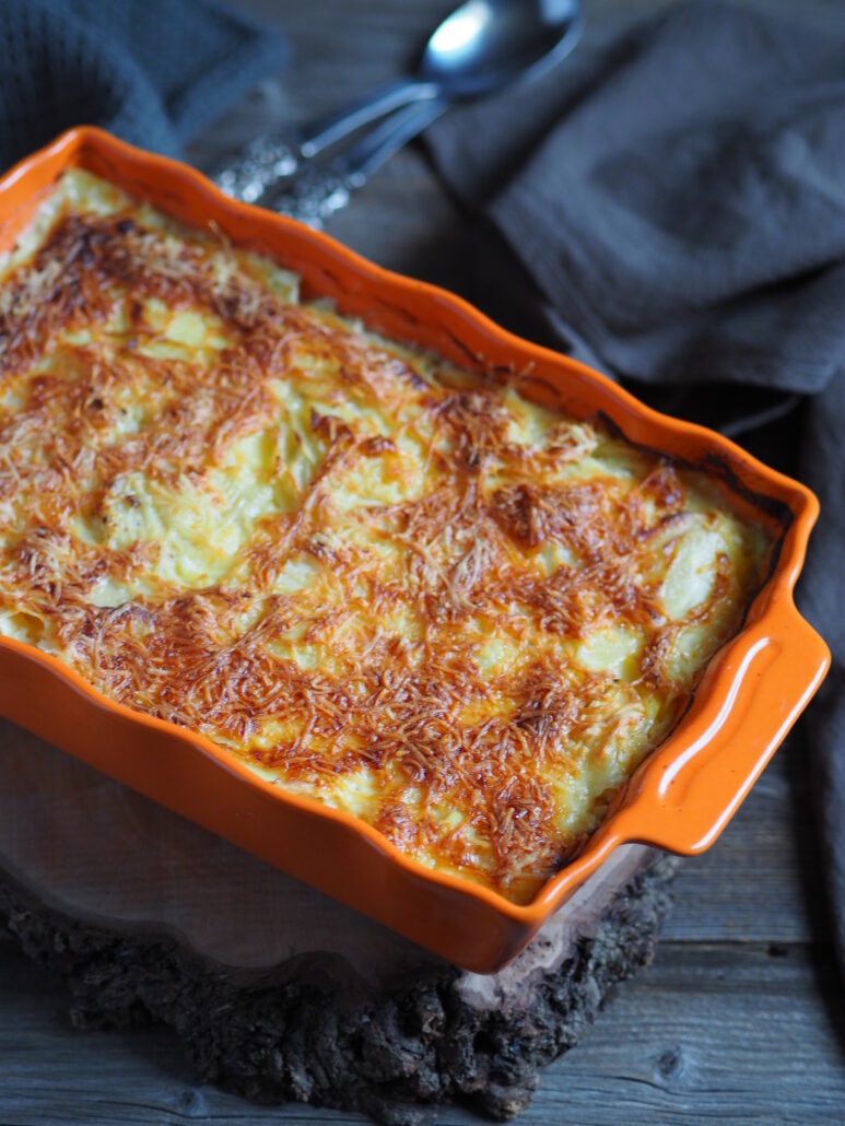 Un bon plat chaud de gratin de pommes de terre