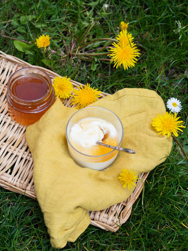 du bon miel au fleurs de pissenlit mélanger avec du yaourt